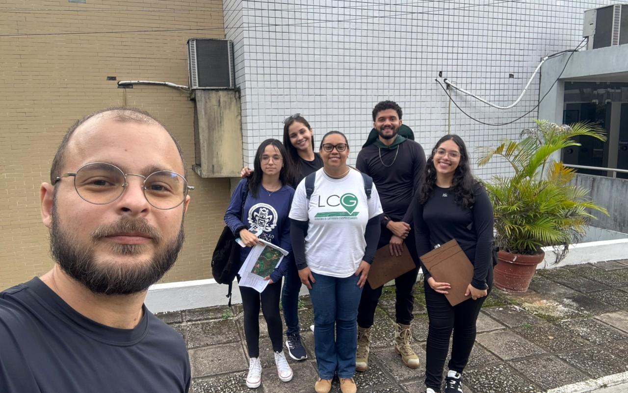 Equipe completa do projeto em Areia